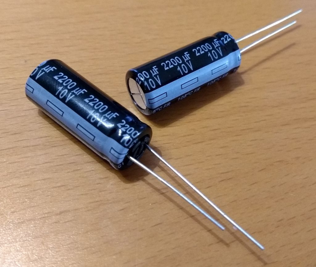 Neue Elkos für die Reparatur des Netzteil im Samsung Fernseher Neue Elkos für die Reparatur des Netzteil im Samsung Fernseher