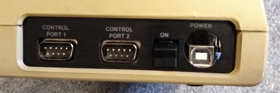 Seitenansicht des C64 mit den Keyrah Anschlüssen Seitenansicht des C64 mit den Keyrah Anschlüssen