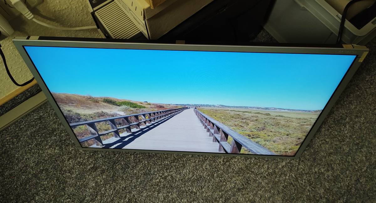 ausgebautes Monitorpanel ausgebautes Monitorpanel