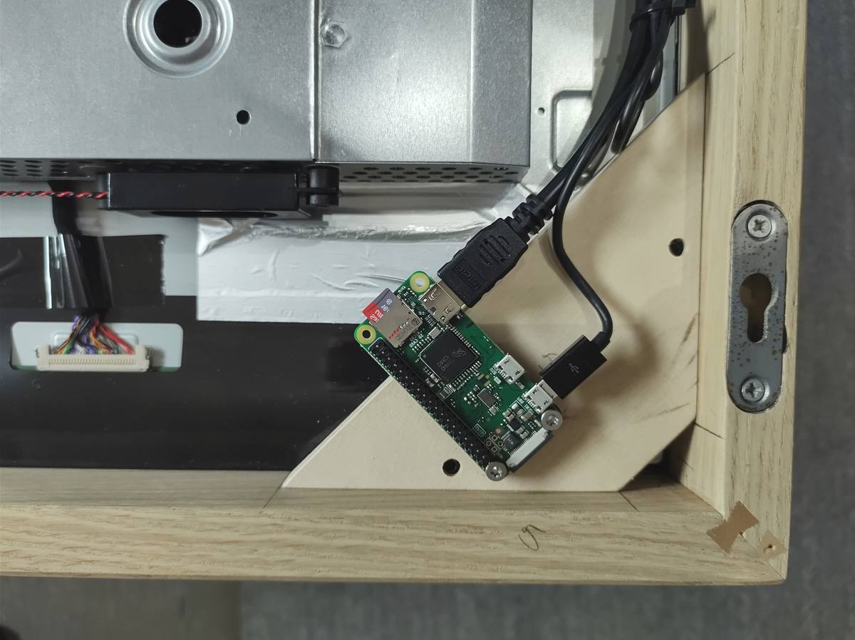 Raspberry Pi eingebaut im Rahmen Raspberry Pi eingebaut im Rahmen