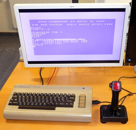 Commodore C64 Feeling mit Raspberry Pi, Keyrah-Adapter am TFT Monitor