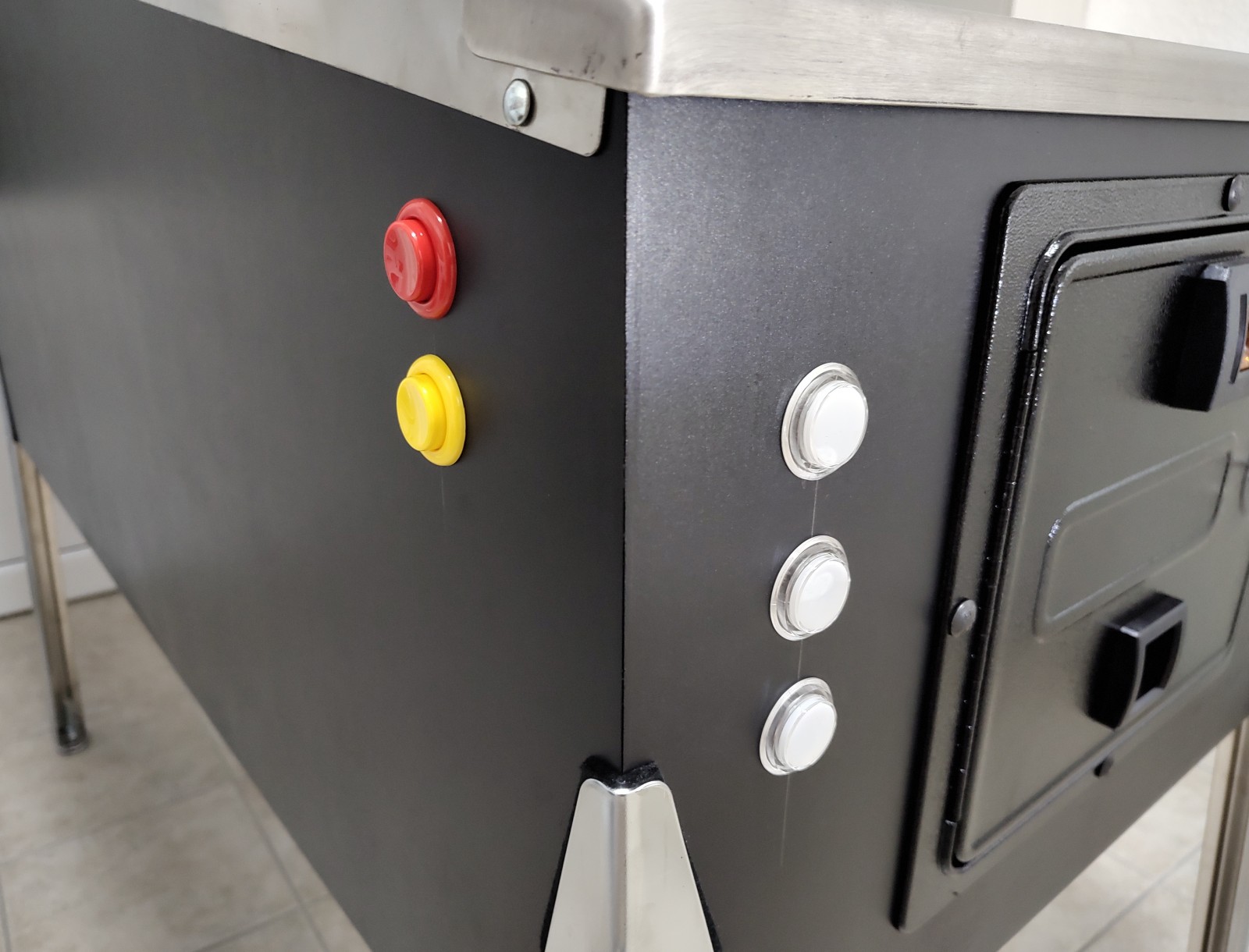 Buttons im Cabinet Buttons im Cabinet