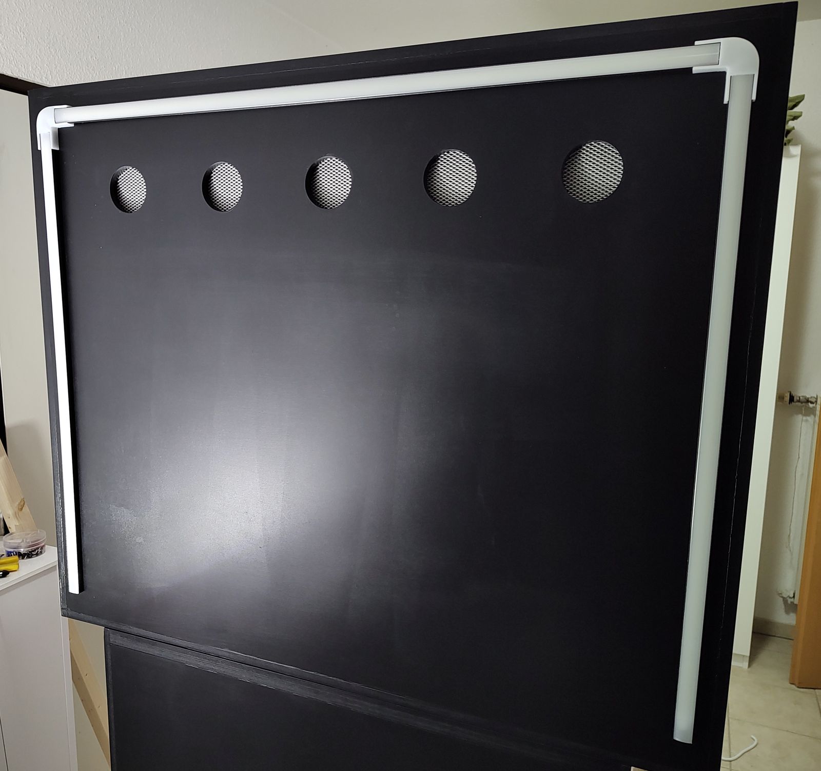 LED Stripes mit Aluschienen hinten an der Backbox LED Stripes mit Aluschienen hinten an der Backbox