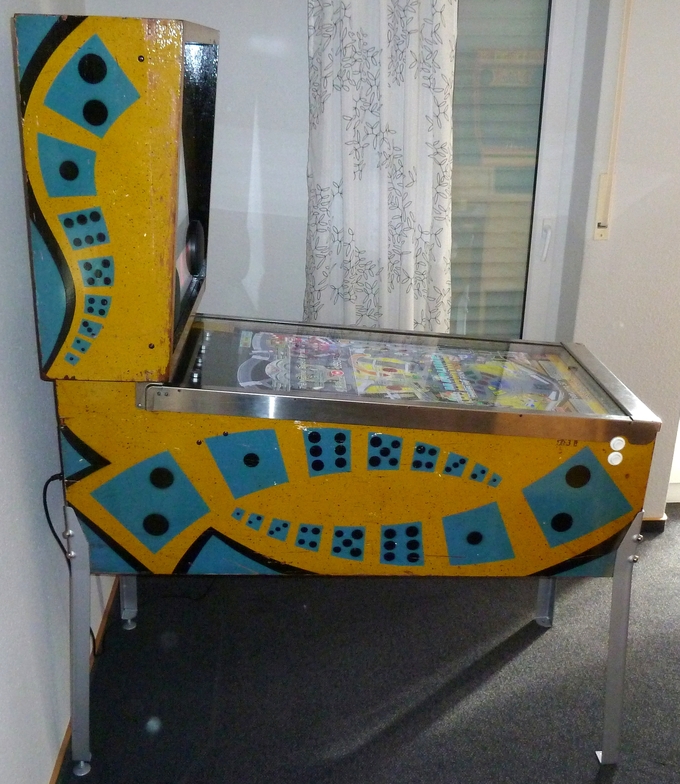 Flipper Seitenansicht komplett Flipper Seitenansicht komplett